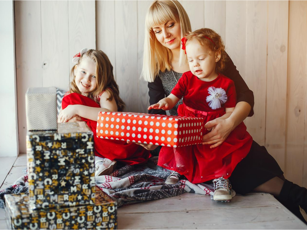 Boxing Day Burn: Das beste gelenkschonende Ganzkörper-Workout für zu Hause für die ganze Familie